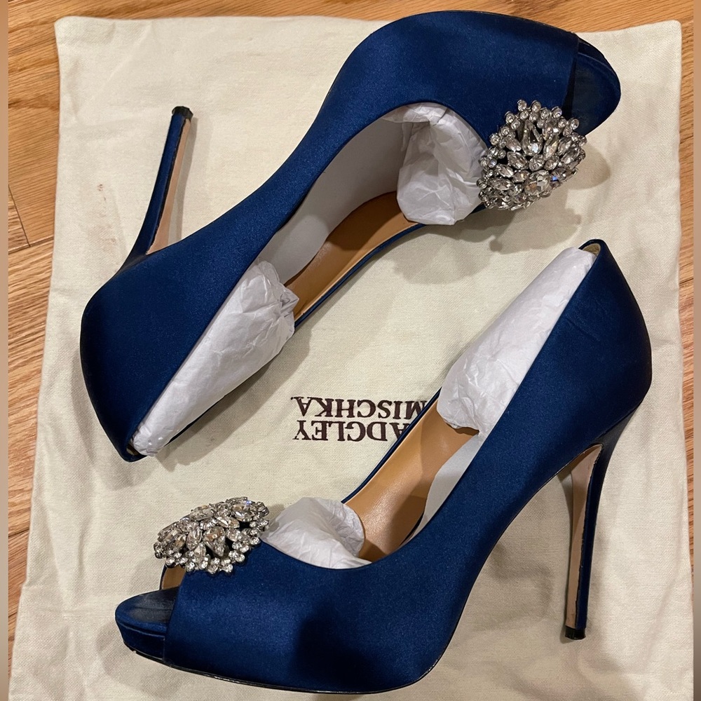 BADGLEY MISCHKA Jeannie Navy Satin platform pumps - Picture 2 of 11